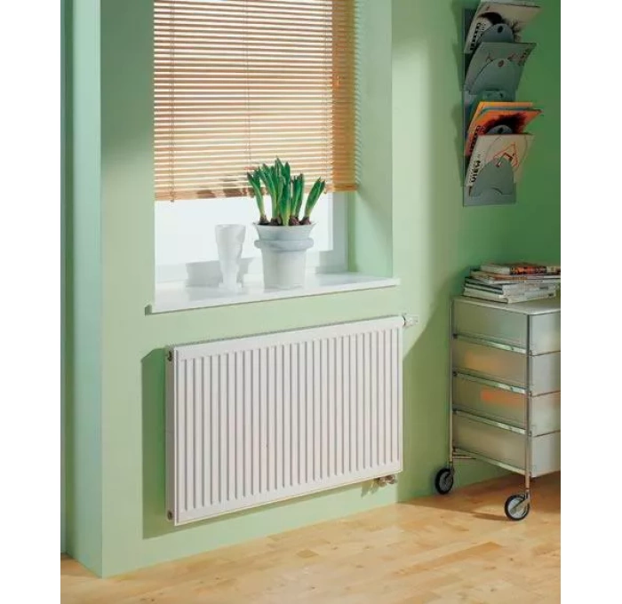 Тонкий радиатор отопления под окно - фото